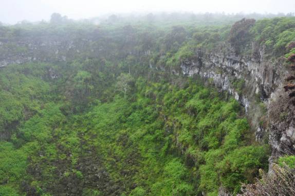 Os 'Gemelos', antigas caldeiras de lava na Ilha de Santa Cruz, em Galápagos